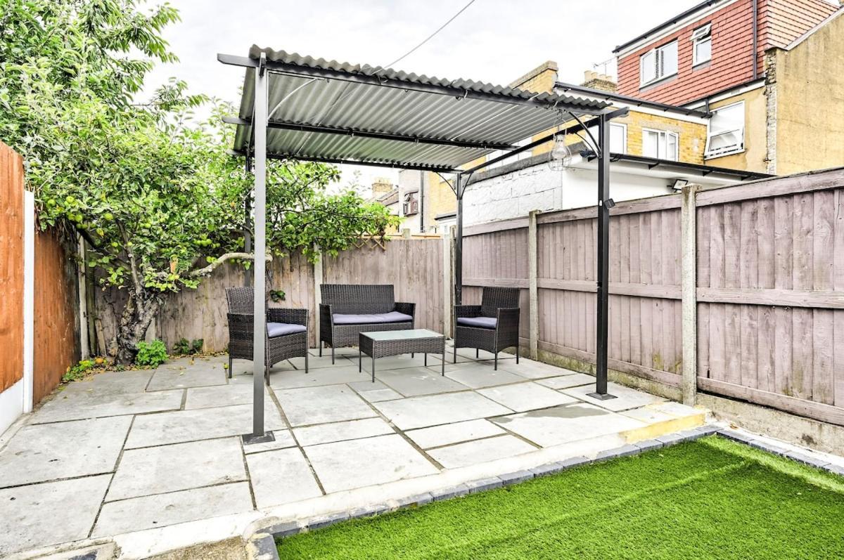 Cozy 3 Bed Home In London, Free Parking, Sleeps 8! Londres Exterior foto