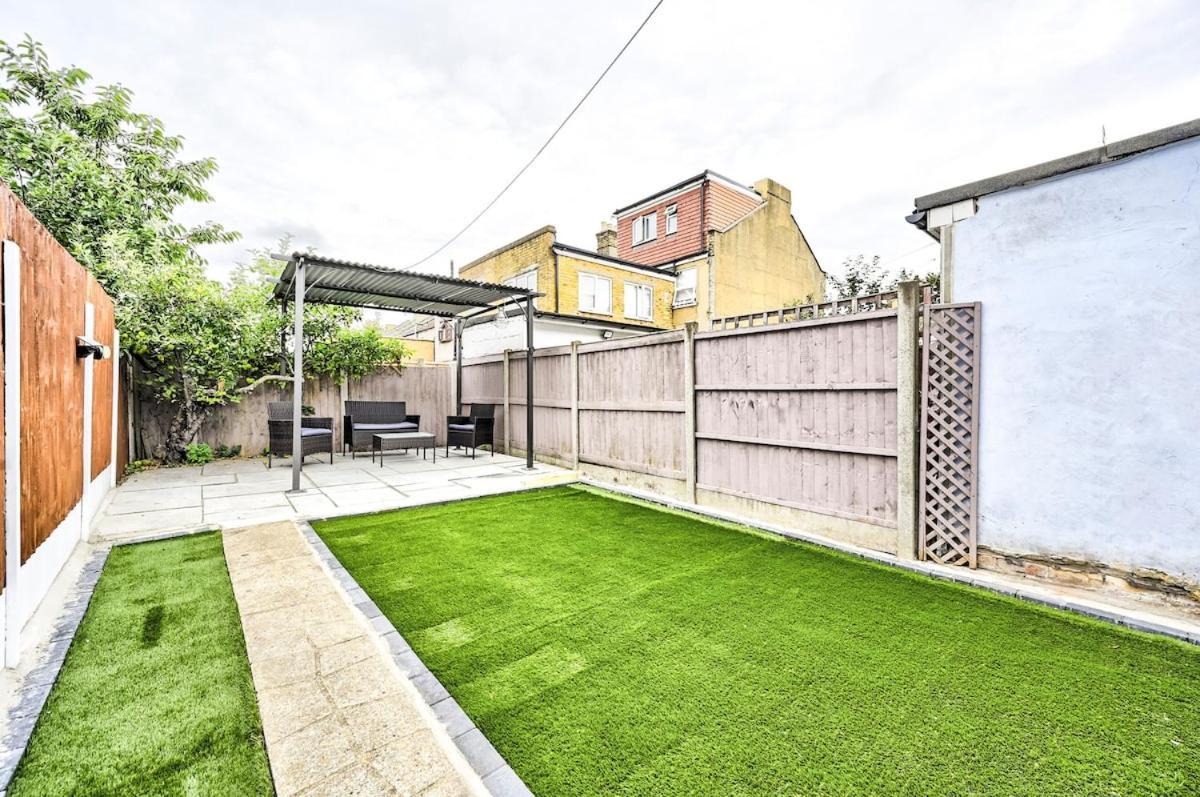 Cozy 3 Bed Home In London, Free Parking, Sleeps 8! Londres Exterior foto