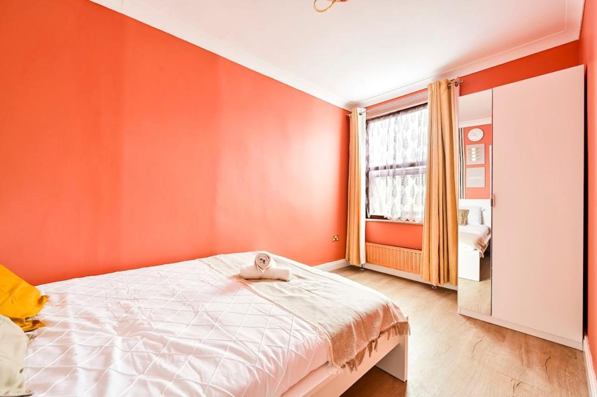 Cozy 3 Bed Home In London, Free Parking, Sleeps 8! Londres Exterior foto