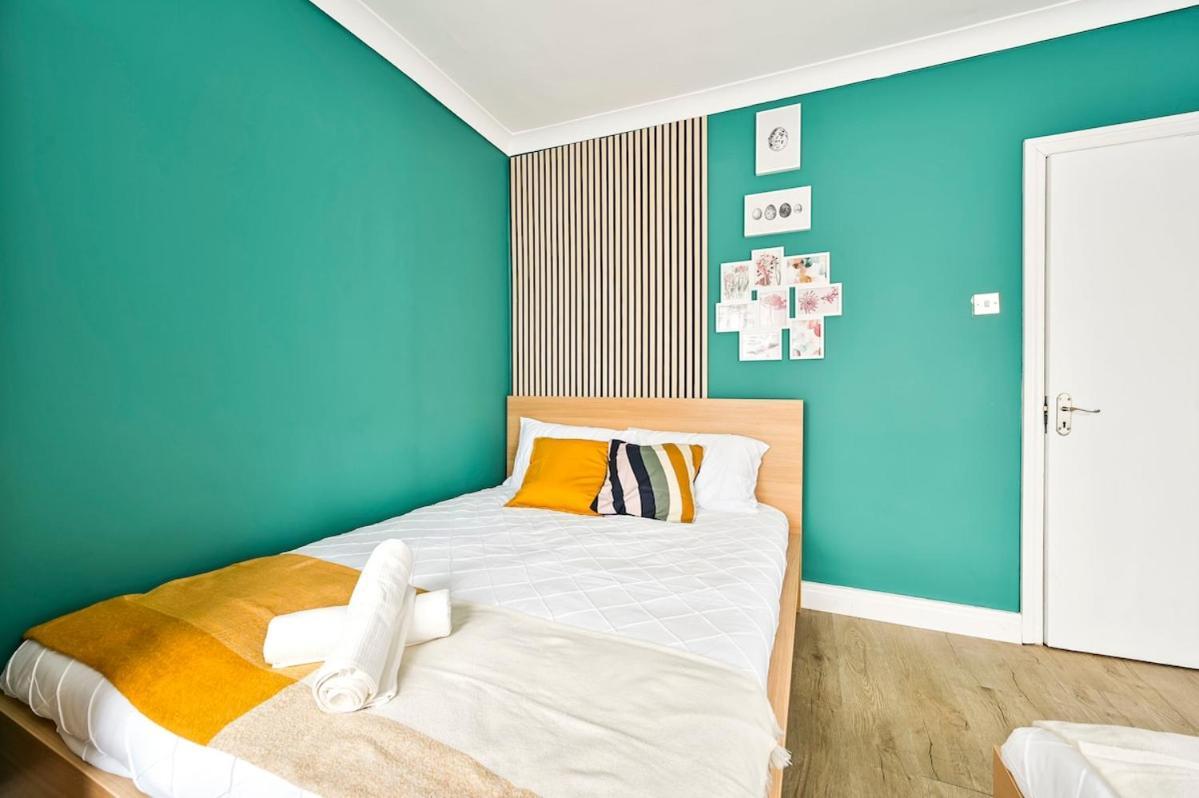 Cozy 3 Bed Home In London, Free Parking, Sleeps 8! Londres Exterior foto